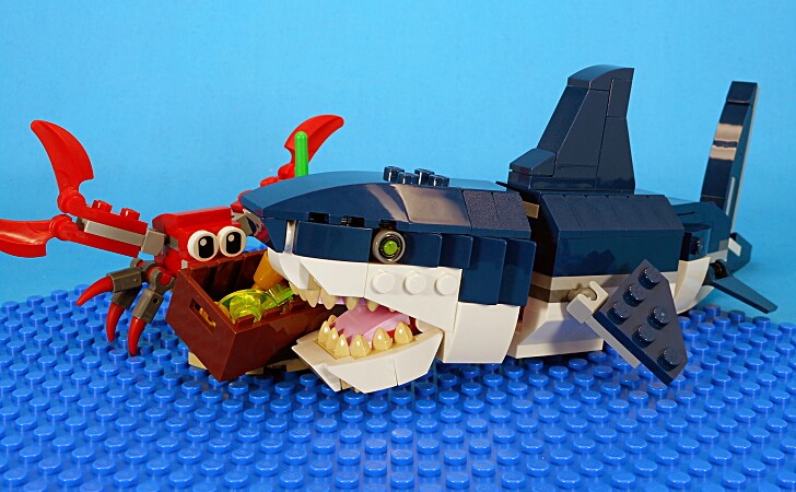 レゴ クリエイター 深海生物 31088のシャークをレビュー! カニや宝箱も 