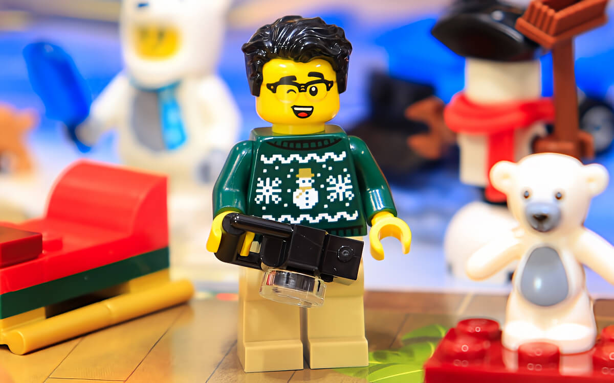 クリスマスセーター姿のミニフィグ